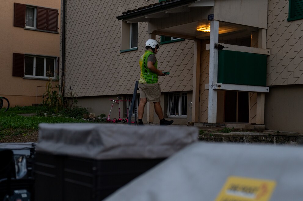 Products are delivered between 6 and 10 p.m.