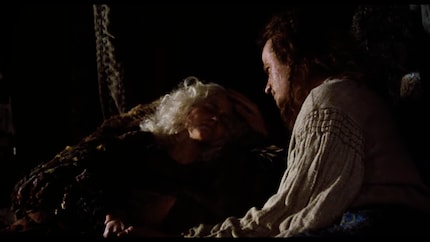 L'immortalité rend solitaire. McLeod sur le lit de mort de sa bien-aimée.