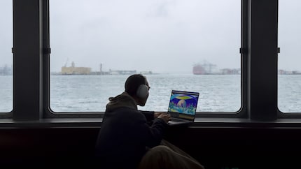 Das neue MacBook Pro macht laut Apple einen deutlichen Leistungssprung dank neuer Chips.