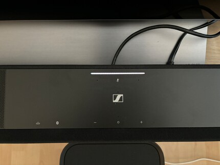 La couleur de la LED varie en fonction de l'appareil connecté. 