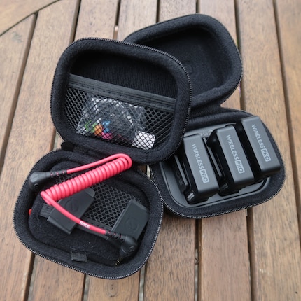 Le due custodie contengono tutta la dotazione del Wireless Pro.