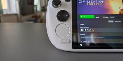 Avec le Steam Deck, l’Ayaneo KUN est l’une des seules consoles portables dotées de pavés tactiles.