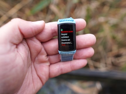 The small screen isn’t made for notifications.