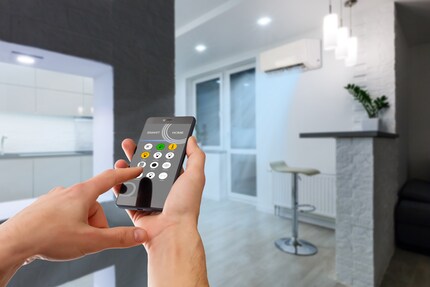 Smarthome-Geräte haben sich in den letzten zehn Jahren etabliert. Hoffentlich wird die Zukunft nicht so steril wie auf diesem Stock-Bild.