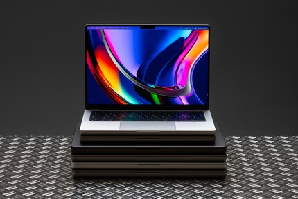 Tous les MacBook Pro ont une autonomie exceptionnelle. Avec la puce Pro, l’ordinateur portable tient deux journées de travail sans recharge.