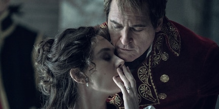 L’alchimie entre Napoléon (Joaquin Phoenix) et Joséphine (Vanessa Kirby) nous fait l’effet d’un pétard mouillé.