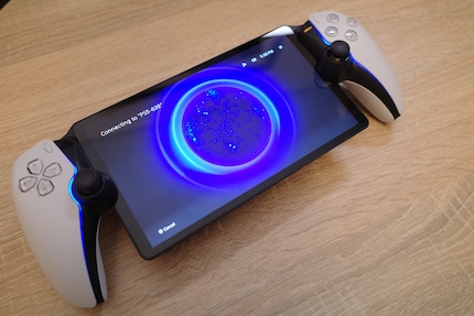 Auf dem Bildschirm öffnet sich beim Verbindungsaufbau ein rundes Portal, das mir den Zugriff auf meine PS5-Inhalte ermöglicht.