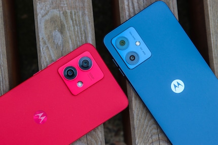 De l’extérieur, les deux smartphones Moto possèdent deux appareils photo.