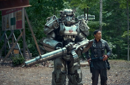 Maximus à côté d'un équipement «Power Armor».