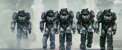Une armée de la Brotherhood of Steel se prépare à la bataille dans ses combinaisons Power Armor.