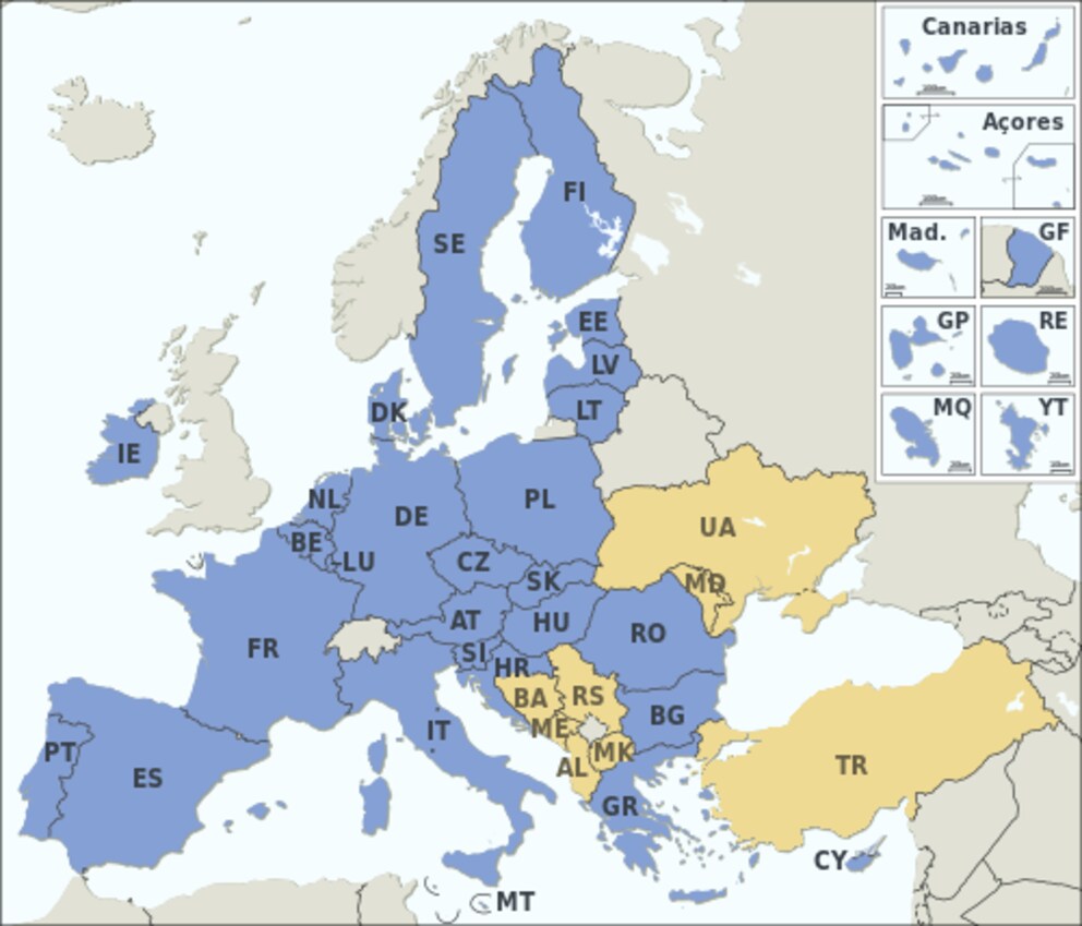 Die Idee ist dass die E-ID auch im Ausland akzeptiert wird Die blau eingefrbten Staaten sind EU-Mitglieder die gelben potenzielle EU-Bewerber
