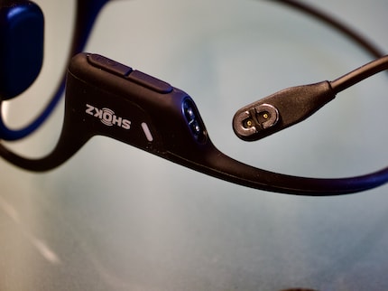 Das Magnetladekabel ist praktisch, aber nur, wenn du es nicht vergisst oder verlierst.