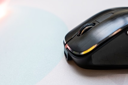 La molette de défilement de la Cherry MW 8C Ergo n'est pas à la hauteur de celle de la MX Master.
