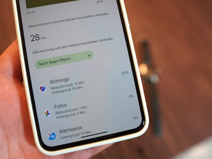 Nach dem Laden mache ich die ersten 30 Minuten nichts mit dem Handy, die Withings-App verbraucht 80 Prozent der Batterie.