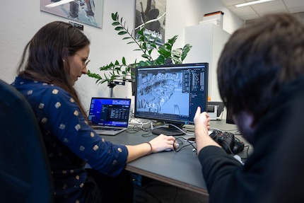 Denise, Pierre und Jan arbeiten am Racing-Spiel «Ultimate Godspeed» und treffen sich aktuell einmal wöchentlich im Swiss Game Hub in Zürich.