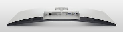 Anschlüsse in Hülle und Fülle auf der Rückseite des U4025QW. Zusätzlich lassen sich auf der Unterseite zweimal USB-C und einmal USB-A ausfahren, die von vorne zugänglich sind.