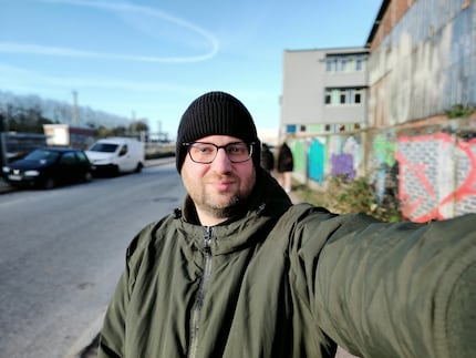 L'arrière-plan : flou, la personne : nette.