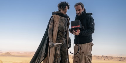 Timothée Chalamet als Paul Atreides und Regisseur Denis Villeneuve beim Dreh von «Dune: Part Two».