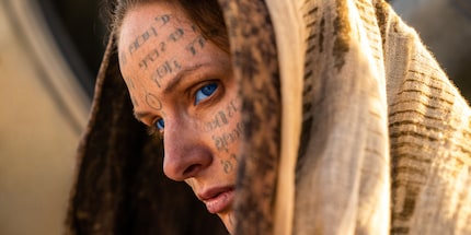 Pauls Mutter Jessica (Rebecca Ferguson) ist eine Bene Gesserit – jene hexenähnliche Fraktion, die in Wahrheit die Geschicke des Universums zu leiten versuchen.