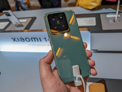 Le vert jade est la troisième couleur du Xiaomi 14 avec le noir et le blanc.