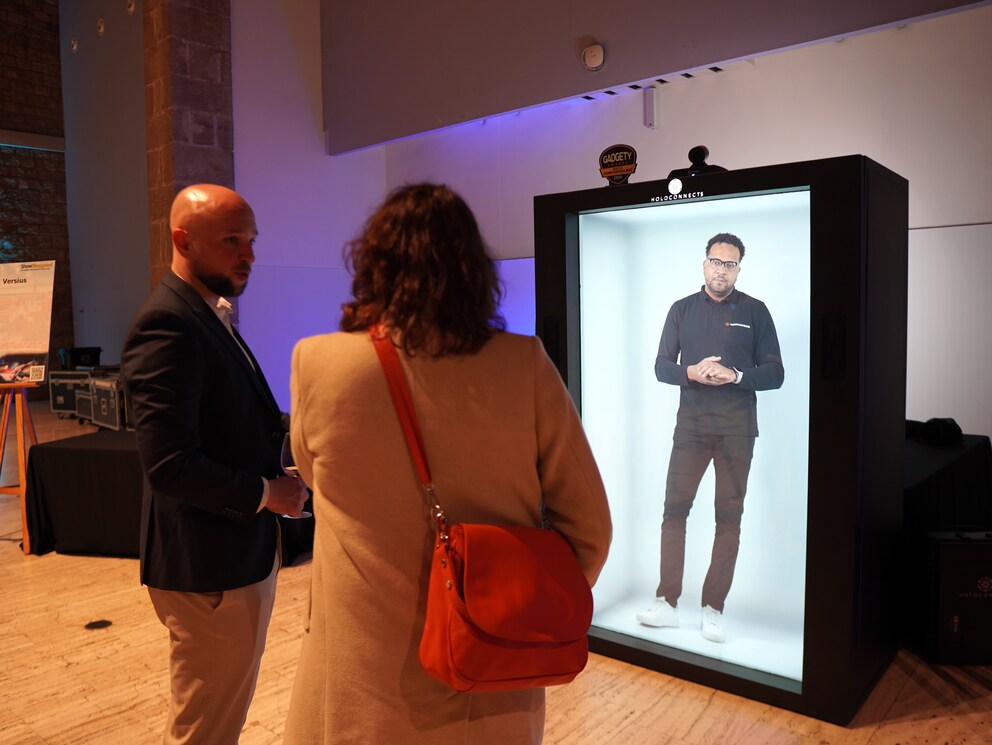 Direkt aus dem Büro in den Niederlanden als Hologramm an den MWC gebeamt.