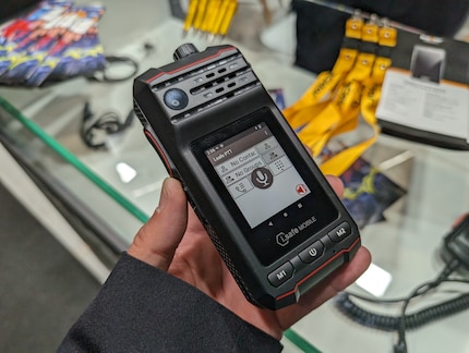 The RG440 is reminiscent of a walkie-talkie, but has mobile communication and runs on Android.