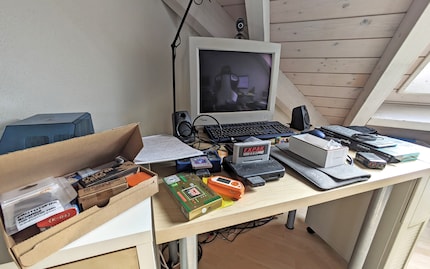 Mein Retro-Gaming-Desk macht schwere Zeiten durch. Ich sollte mal wieder Ordnung schaffen.