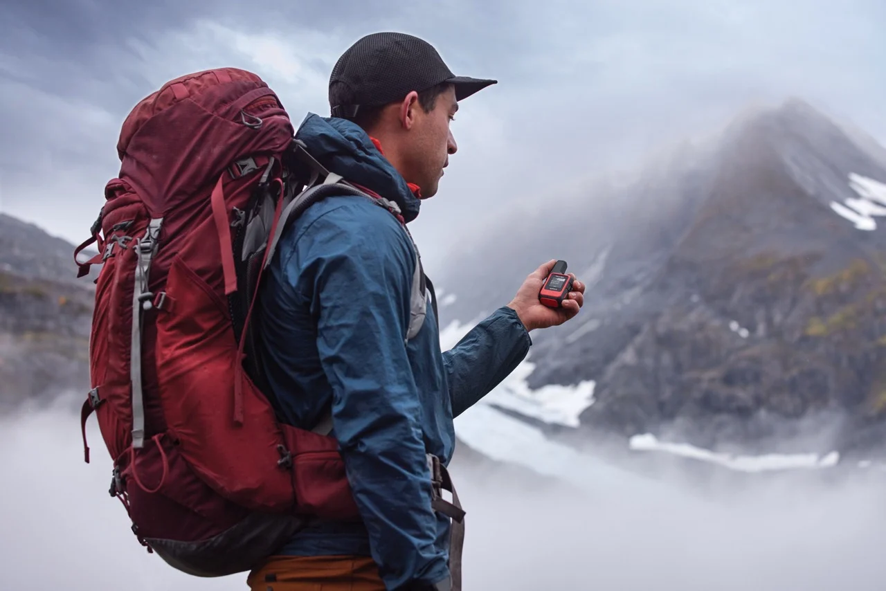 In caso di nebbia, il dispositivo GPS aiuta ad orientarsi – nel peggiore dei casi, con il segnale di emergenza.
