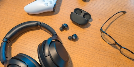 Selbst Bluetooth-Kopfhörer, welche das Mikrofon ausserhalb der Ohrmuschel verbauen, schützen nicht vor unverständlichen Telefonaten.