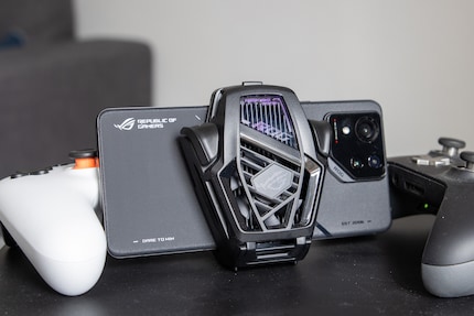 The AeroActive Cooler offers ventilation, a stand and two buttons as well as some lighting.