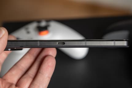 The second USB-C port offers me the greatest added value when gaming on the ROG Phone 8.