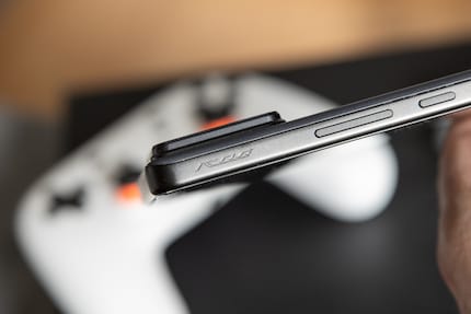 Asus hasn’t changed the shoulder keys – marked by ROG lettering – on the ROG Phone 8.