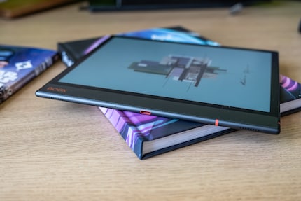 L'Onyx Boox Note Air 3C è sottile e maneggevole, perfetto per viaggiare.