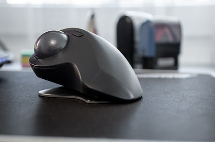 Sono molto soddisfatto del Logitech MX Ergo. Tuttavia, è piuttosto inadatto all'editing delle immagini.