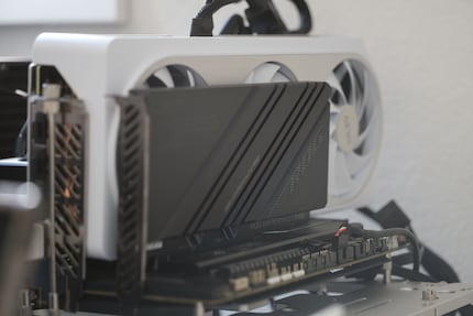 Die Hyper M.2 Card ist nötig, damit ich PCIe 5.0 nutzen kann. Das ist auch unpraktisch, weil dicke Grafikkarten dann keinen Platz haben.