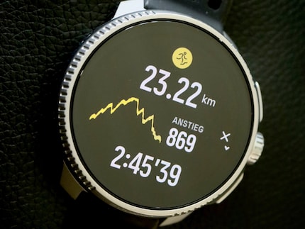 Il display luminoso e la semplice rappresentazione grafica sono dei chiari punti di forza dell'orologio.