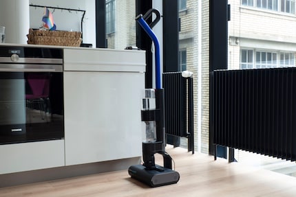 Dans la station, la batterie peut être chargée et le mode autonettoyant activé si nécessaire. 
