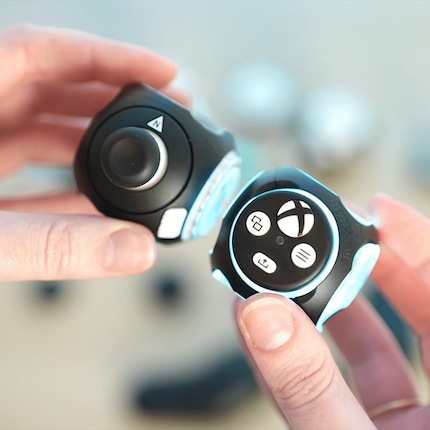 The cubes define the shape and the control elements are then attached to them.