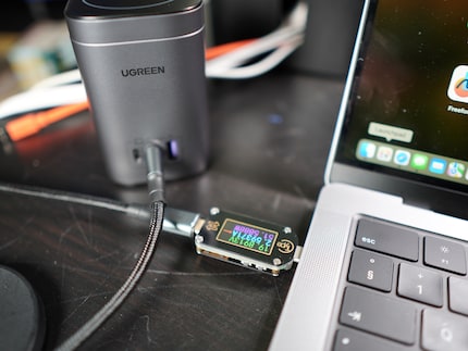 Mein MacBook lädt mit 50 bis 60 Watt direkt am Nexode.