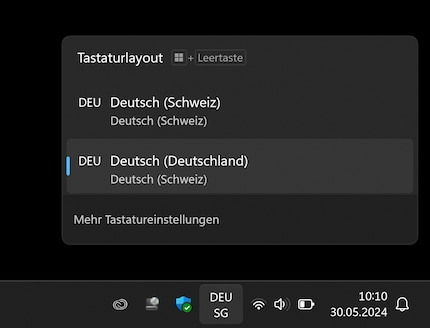 Au lieu des touches « Windows + barre d’espace », cliquez sur l’icône correspondante dans la barre des tâches (ici « DEU SG ») pour changer de langue.