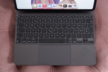 La tastiera è dotata di retroilluminazione, touchpad più grande e tasti funzione.