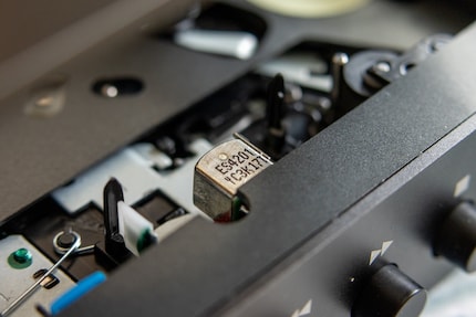 These days, there’s hardly any choice when it comes to suppliers. All devices have the same sound head.