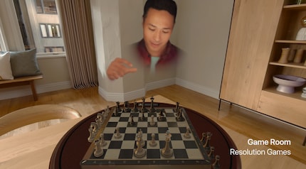 Vous pouvez également jouer aux échecs contre vos amis qui ne sont pas dans la pièce.