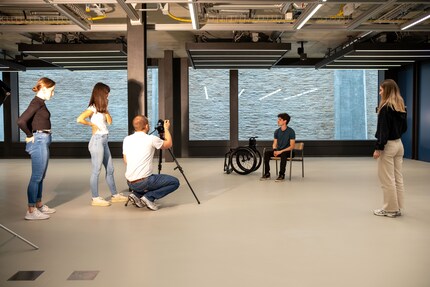 Come prova di successo, gli studenti realizzano un cortometraggio per documentare il loro lavoro.