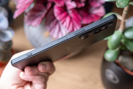 Il pulsante di scatto fisico dell'Xperia 1 VI è comodo.