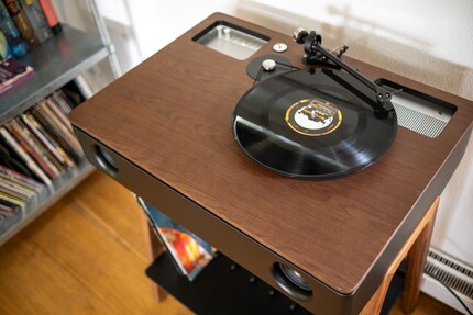 The majority of the components come from the Basque country, and the LX turntable itself is built there.