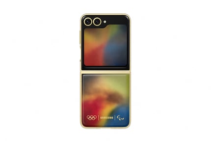 Le Galaxy Z Flip 6 Olympic Edition avec la housse Flipsuit de Berluti.