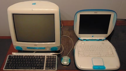 L'iBook era commercializzato come un iMac portatile e ne aveva anche l'aspetto.