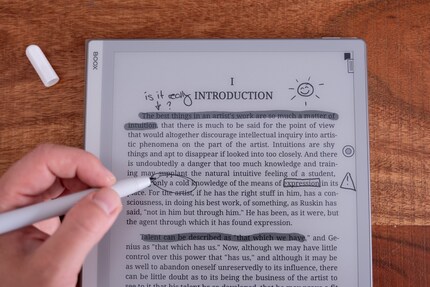 Con la penna scrivo direttamente sui miei file e segno i punti importanti.