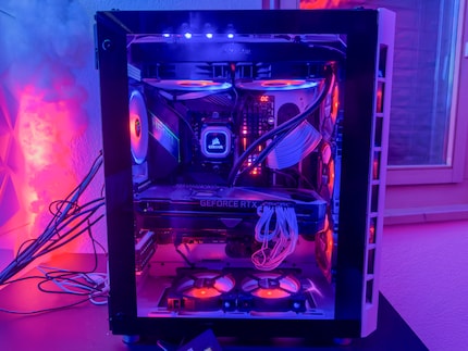 Joshua non ha risparmiato nemmeno sull'illuminazione del PC.